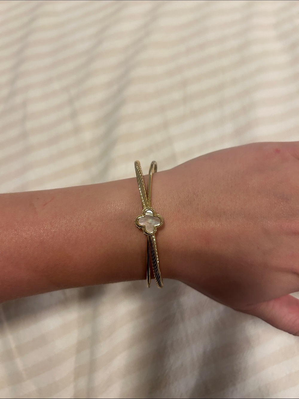 Gold Clover-Accent Women's Bracelet - Unbranded